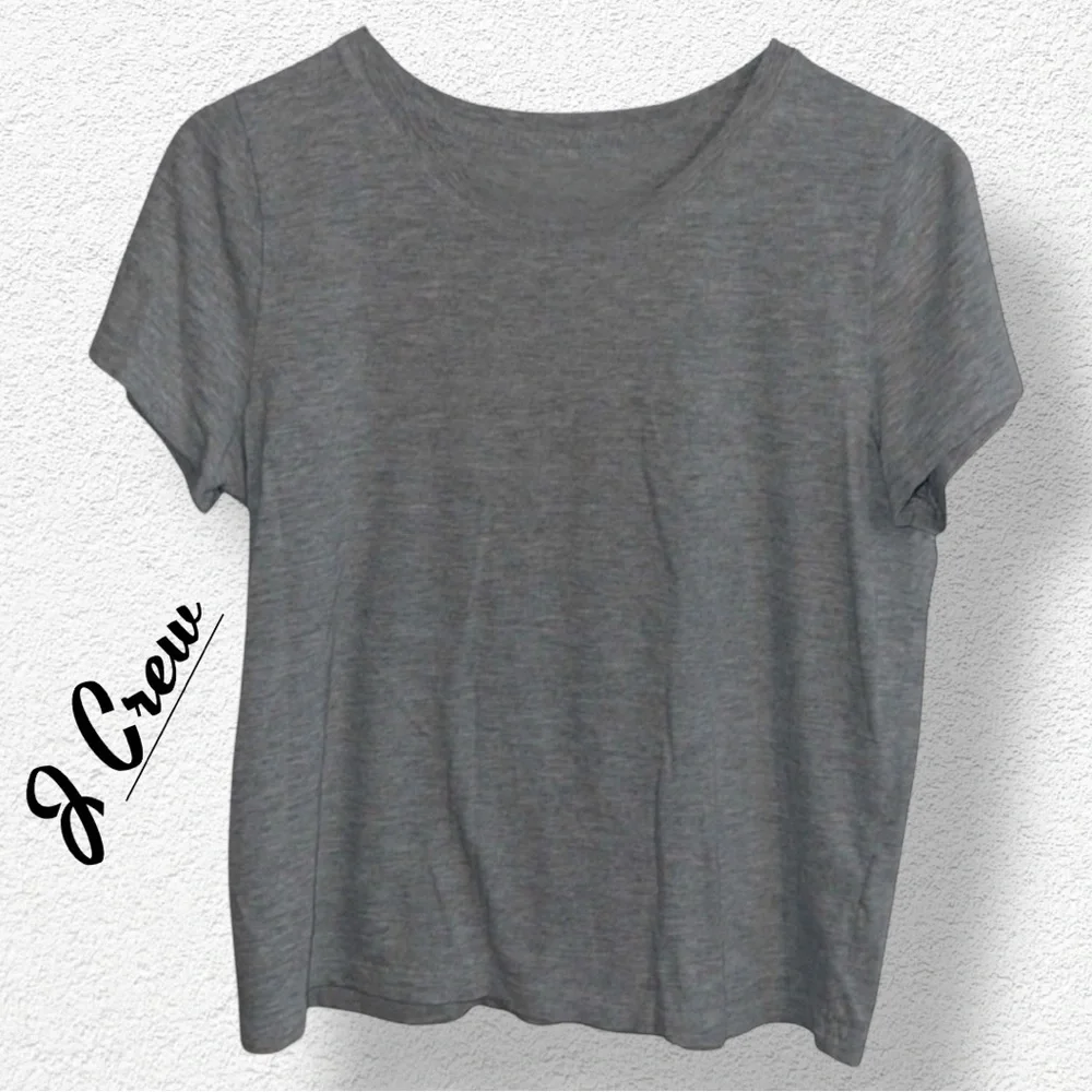 🌺J CREW MERCANTILE BROKEN IN TEE